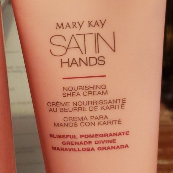 Blissful Pomegranate Satin Hands Set - Limited Edition - Mary Kay - Picture 4 of 5